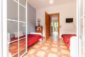 Μια τηλεόραση ή/και κέντρο ψυχαγωγίας στο Sea view maisonette near Nafplio!1' drive to beach
