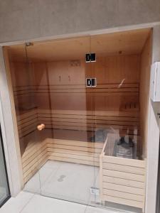 a room with a sauna with a glass wall at Apartament Nowa letnica in Gdańsk