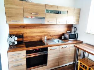 Kuchnia lub aneks kuchenny w obiekcie Apartament ORANGE Warmia Towers