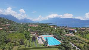 an aerial view of a resort with a swimming pool at Residenza CRB 38 by Wonderful Italy in Manerba del Garda