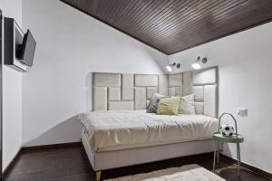 Postel nebo postele na pokoji v ubytování Green Luxury Villa