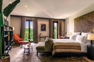 Postel nebo postele na pokoji v ubytování Bvlgari Hotel Milano + 37 fotografií