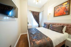 Ein Bett oder Betten in einem Zimmer der Unterkunft Solomon's Mansion Hotel Istanbul