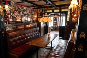 Lounge nebo bar v ubytování Hotel Bishops Arms Kiruna