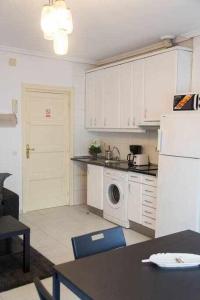 Kuchyň nebo kuchyňský kout v ubytování Apartamento en plaza callao Madrid