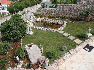 Vonkajšia záhrada v ubytovaní Villa Marlin