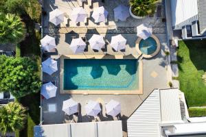 an overhead view of a swimming pool with umbrellas at Akritas Hotel Pefkochori in Pefkochori +93 photos