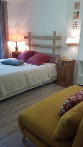 a bedroom with a large bed and two lamps at Aux Couleurs Miel in Montolieu