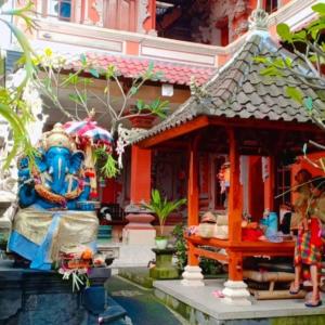 a building with a statue of an elephant in front of a house at Banana Home Stay Ubud in Ubud