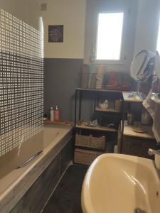 a bathroom with a tub and a sink and a shower at Les chambres des chats malicieux in Cajarc