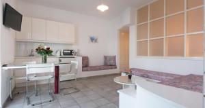 Kuchyň nebo kuchyňský kout v ubytování Markakis Apartments