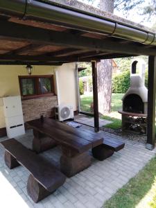 a picnic table with a stove in a backyard at Chata pod Lysou Horou in Ostravice