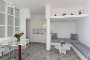 Kuchyň nebo kuchyňský kout v ubytování Markakis Apartments