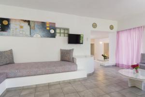 TV a/nebo společenská místnost v ubytování Markakis Apartments