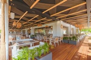 A restaurant or other place to eat at Rixos Premium Göcek - Adult Only