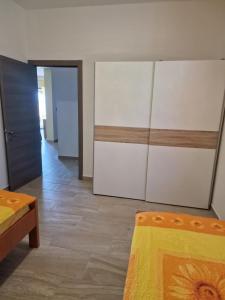 Postel nebo postele na pokoji v ubytování Yellow Cube