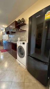 Η κουζίνα ή μικρή κουζίνα στο Airy 1BR Tawan APT 5 min Walk to Kamala Beach at Club Residence +22 φωτογραφίες