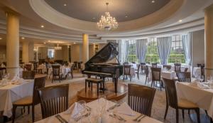 Restavracija oz. druge možnosti za prehrano v nastanitvi Slieve Russell Hotel