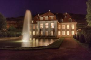 Bazén v ubytování WEST Hotel an der Sächsischen Weinstrasse nebo v jeho okolí