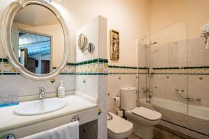Un baño de YIT La Casona del Arco