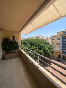 balcone con vista sulla città di Palangre Suite en Moraira a Moraira