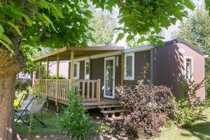 Camping La Ferme de Perdigat外面的花园