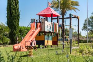 Zona de juegos infantil en Vale da Lapa Village Resort