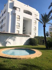 Bazén v ubytovaní Apartamento en primera línea Javea alebo v jeho blízkosti