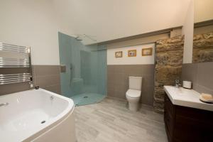 Kylpyhuone majoituspaikassa Menzies Steading