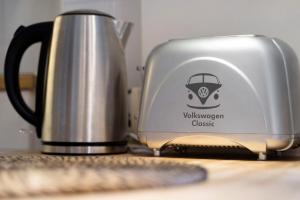 a toaster sitting on top of a kitchen counter at Casa Stadtblick in Gengenbach