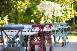Camping La Ferme de Perdigat餐厅或其他用餐的地方