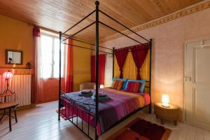 Postel nebo postele na pokoji v ubytování Cocon Familial - Gîte De Charme