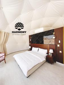 Postel nebo postele na pokoji v ubytování Harmony Luxury Camp