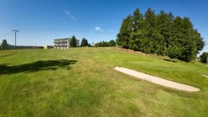 Golf v penzionu – hostince nebo okolí