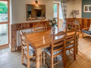 a dining room with a wooden table and chairs at Seaton Cottage - Uk31990 in Staithes
