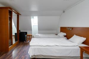 Postel nebo postele na pokoji v ubytování Hotell Hof