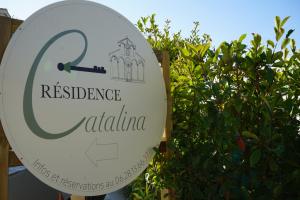 תעודה, פרס, שלט או מסמך אחר המוצג ב-Résidence CATALINA