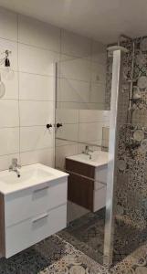 a bathroom with two sinks and a shower at Bieszczadzki Zakątek 787-899-185 in Bukowiec