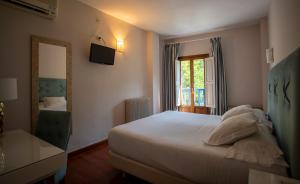 Łóżko lub łóżka w pokoju w obiekcie Hotel Rural Spa Don Juan de Austria