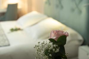 Łóżko lub łóżka w pokoju w obiekcie Hotel Rural Spa Don Juan de Austria