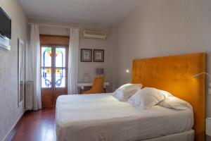 Łóżko lub łóżka w pokoju w obiekcie Hotel Rural Spa Don Juan de Austria