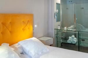 Łóżko lub łóżka w pokoju w obiekcie Hotel Rural Spa Don Juan de Austria