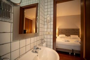 Łóżko lub łóżka w pokoju w obiekcie Hotel Rural Spa Don Juan de Austria