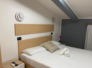 Postel nebo postele na pokoji v ubytování Hotel Hc Resort Lignano