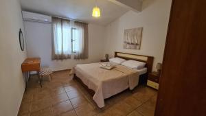 Postel nebo postele na pokoji v ubytování Apartmani Tolj