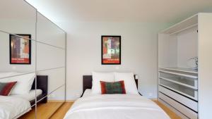 Voodi või voodid majutusasutuse Spacious studio in a quiet area of Sierre toas