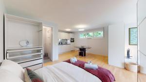 Voodi või voodid majutusasutuse Spacious studio in a quiet area of Sierre toas