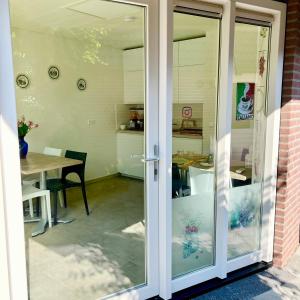 Gallery image of Rooi Bij de Knoptoren B&B in Sint-Oedenrode +8 photos