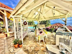 Басейн в VILLA PASKEDRA або поблизу