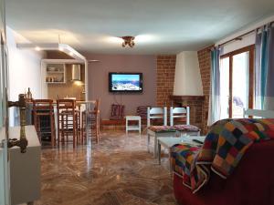 Μια τηλεόραση ή/και κέντρο ψυχαγωγίας στο Muses apartments